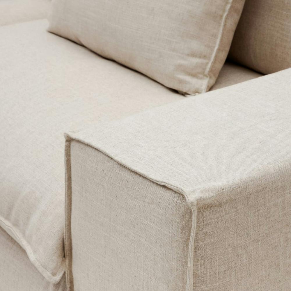 weisses Polster Sofa mit Kissen, Nahaufnahme